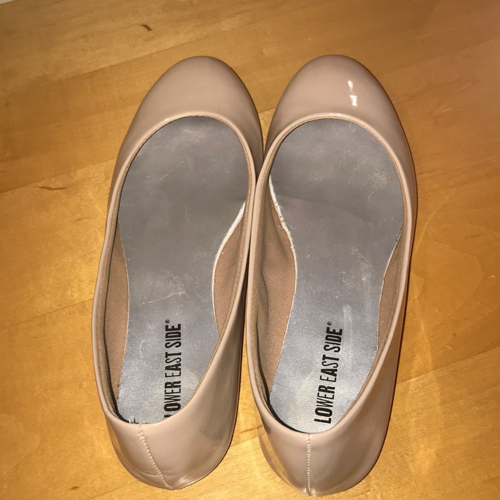 Women’s Tan Flats